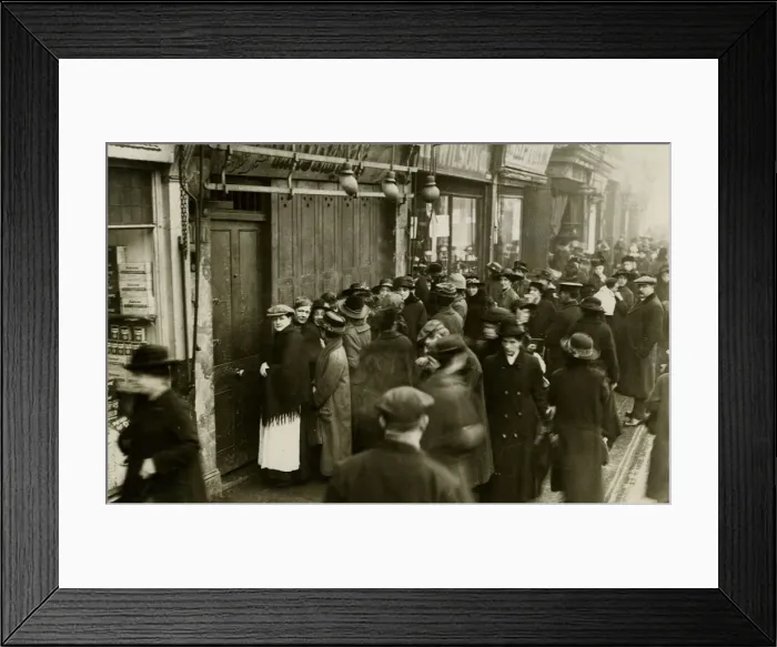 Framed Print : Food queue during a shortage, London, WW1 Framed Print : Food queue during a shortage, London, WW1