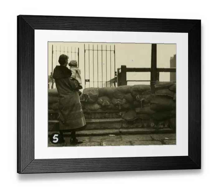 Framed Print : Putting up flood barricades, Bermondsey, London Framed Print : Putting up flood barricades, Bermondsey, London