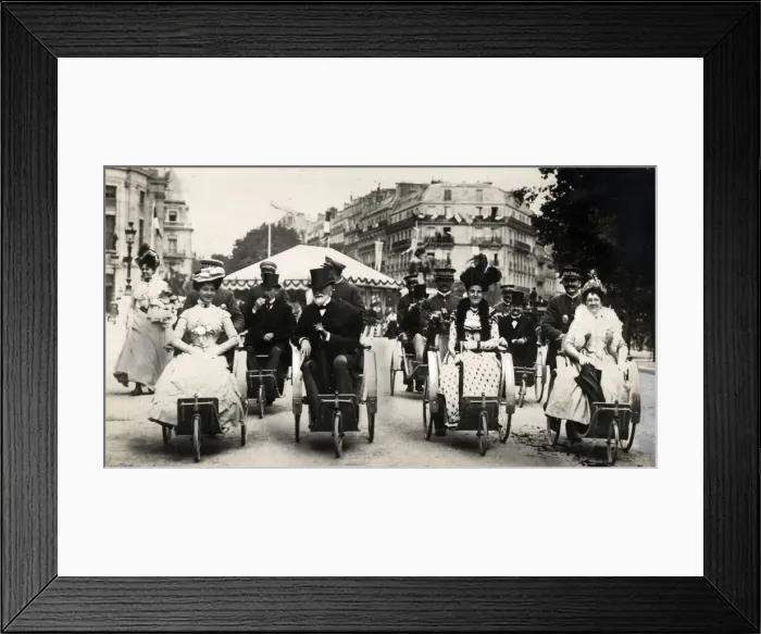 Framed Print : Visitors to Universal International Exhibition, Paris 1900 Framed Print : Visitors to Universal International Exhibition, Paris 1900
