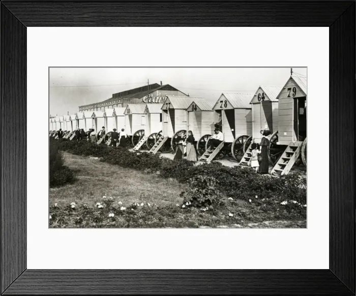 Framed Print : Belgian refugees at Ostend, WW1 Framed Print : Belgian refugees at Ostend, WW1