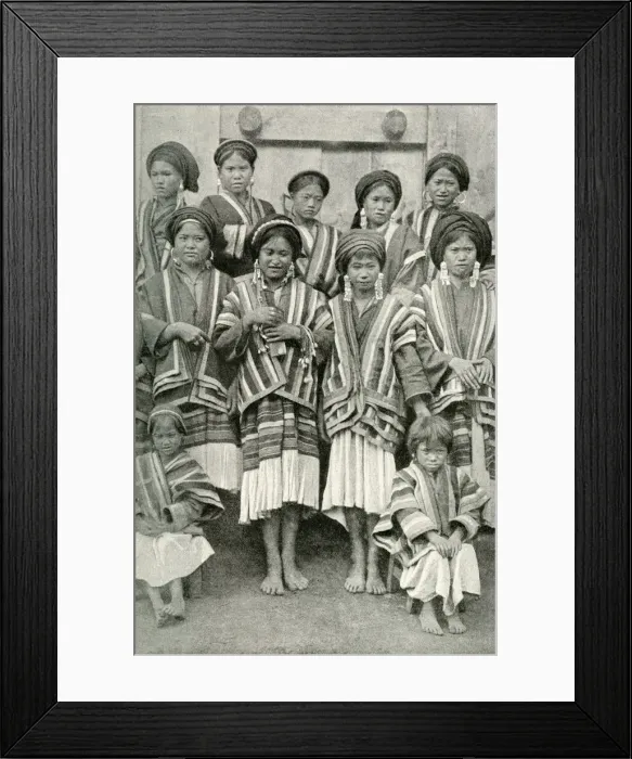 Framed Print : Young women of Yunnan, south west China, East Asia Framed Print : Young women of Yunnan, south west China, East Asia