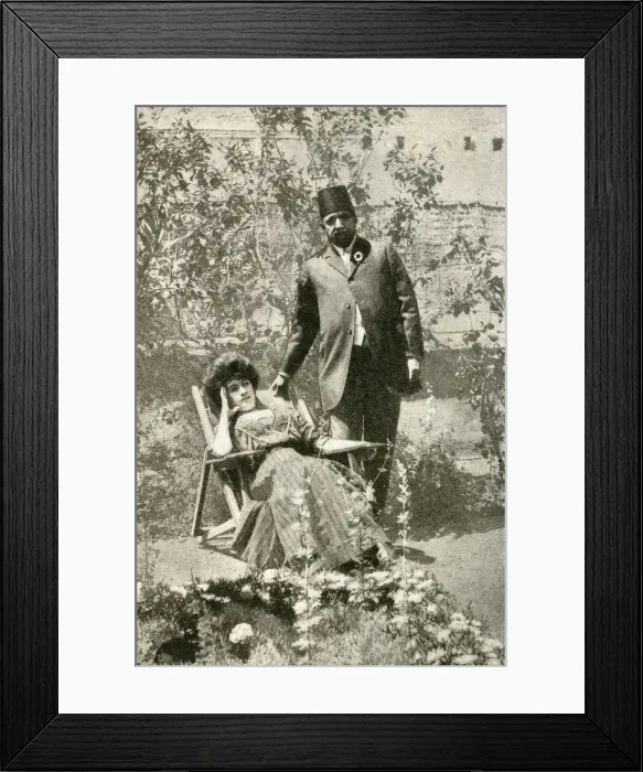 Framed Print : Egyptian couple in western dress, Cairo, Egypt Framed Print : Egyptian couple in western dress, Cairo, Egypt