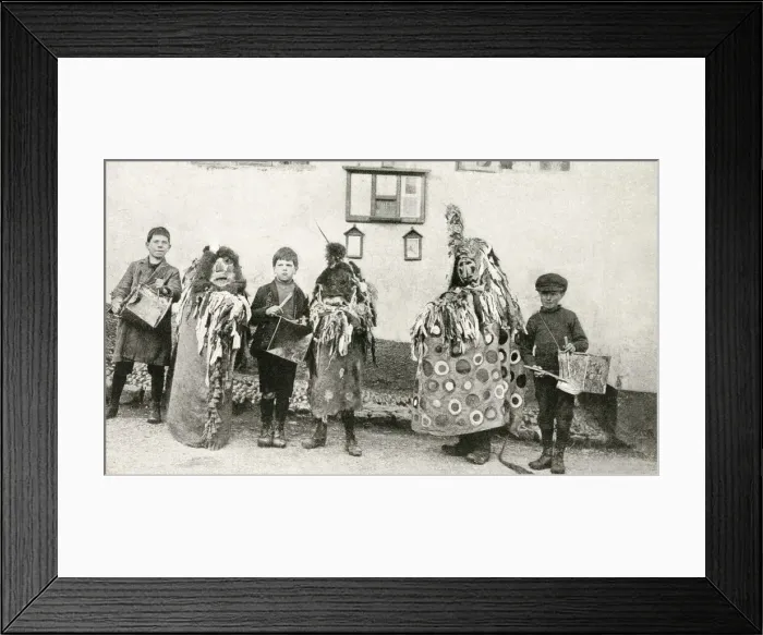 Framed Print : Children in Maytime celebrations, Minehead, Somerset Framed Print : Children in Maytime celebrations, Minehead, Somerset