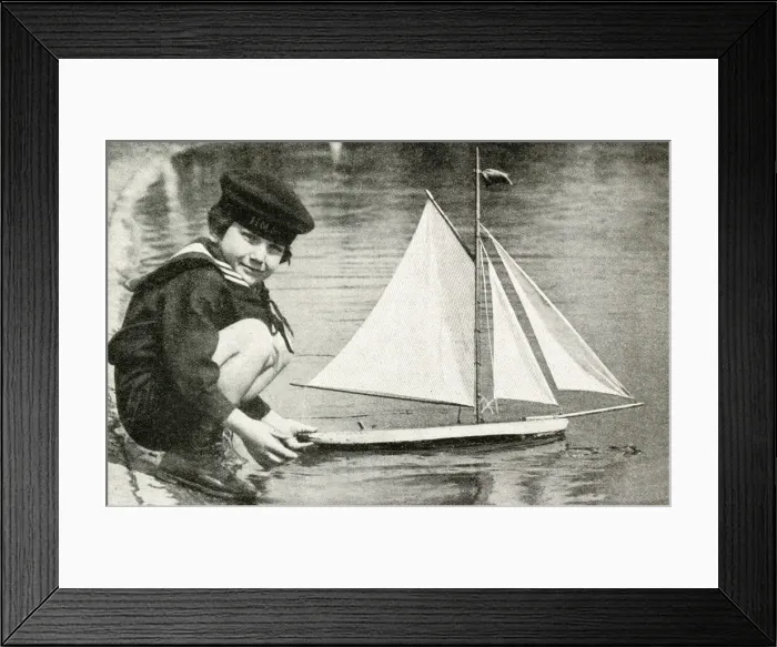 Framed Print : Boy at the Round Pond, Kensington Gardens, London Framed Print : Boy at the Round Pond, Kensington Gardens, London