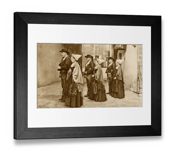 Framed Print : Couples walking at Roscoff, Brittany, Northern France Framed Print : Couples walking at Roscoff, Brittany, Northern France