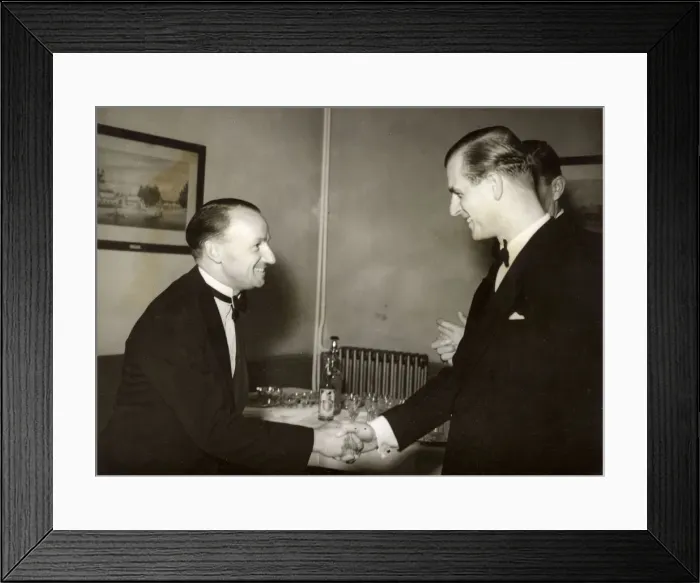 Framed Print : The Duke of Edinburgh meeting Cricketer Donald Bradman Framed Print : The Duke of Edinburgh meeting Cricketer Donald Bradman