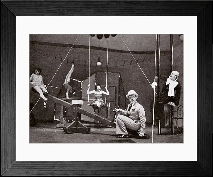 Framed Print : Sonnenspektrum in Berlin Framed Print : Sonnenspektrum in Berlin