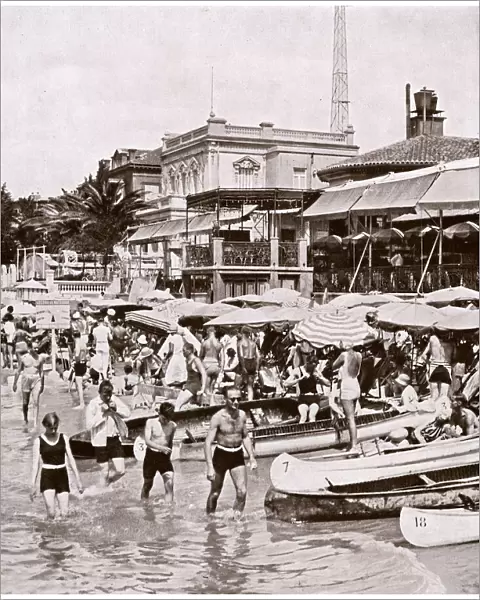 The beach at Juan-les-Pins, 1929