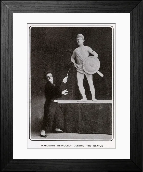 Framed Print : Marceline the clown with the moving statue Framed Print : Marceline the clown with the moving statue
