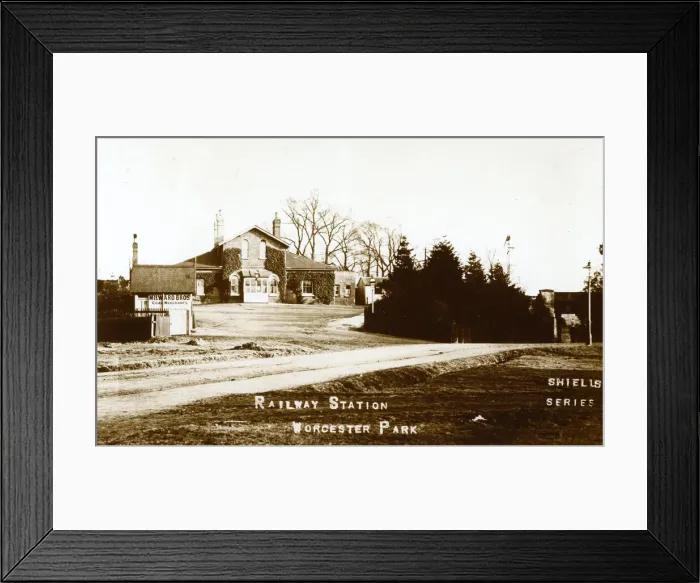 Framed Print : Worcester Park Railway Station, SW London (Surrey) Framed Print : Worcester Park Railway Station, SW London (Surrey)