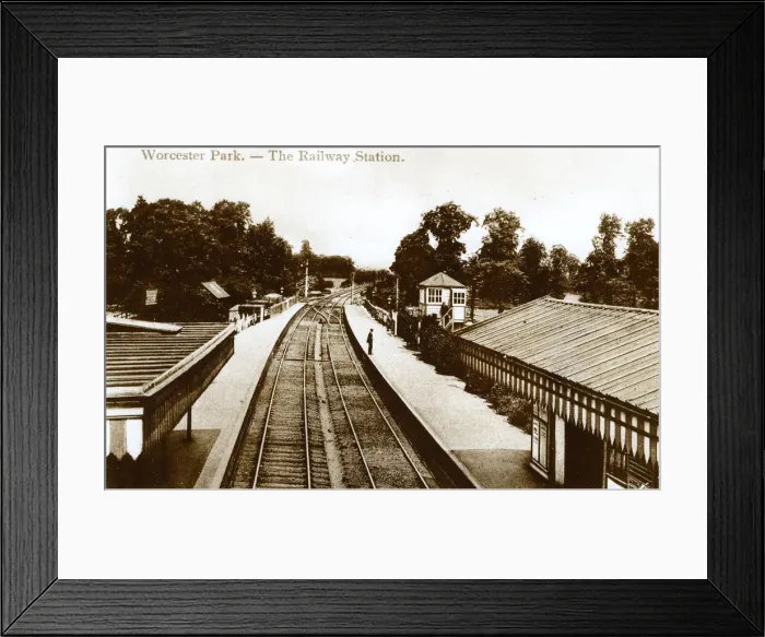 Framed Print : Worcester Park Railway Station, SW London (Surrey) Framed Print : Worcester Park Railway Station, SW London (Surrey)