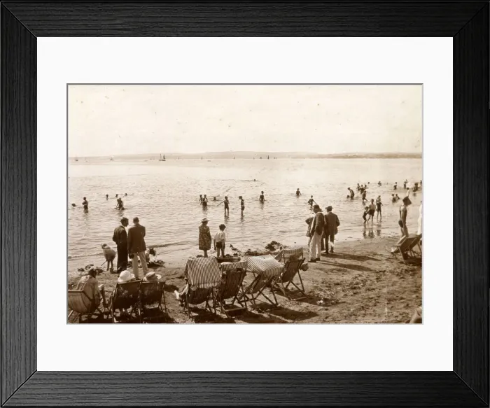 Framed Print : Holidaymakers on the beach at Torquay, Devon Framed Print : Holidaymakers on the beach at Torquay, Devon