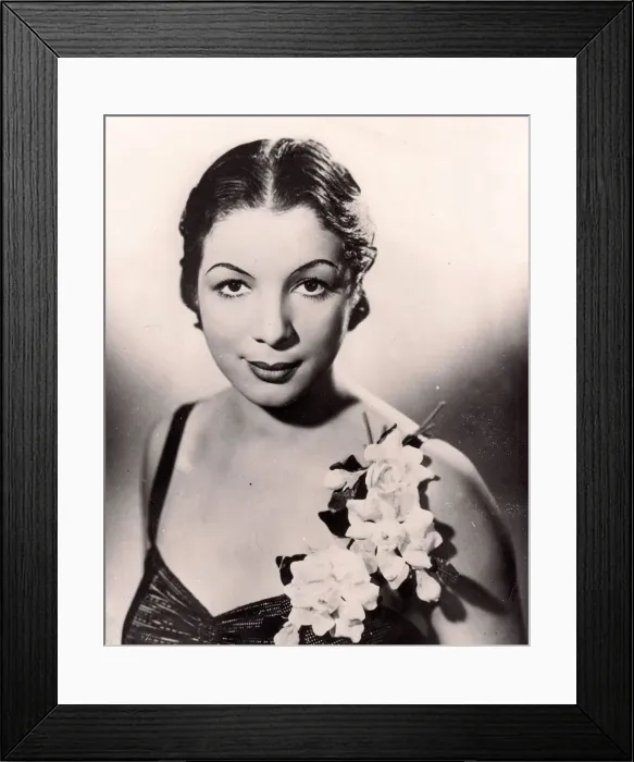Framed Print : Evelyn Dove Framed Print : Evelyn Dove