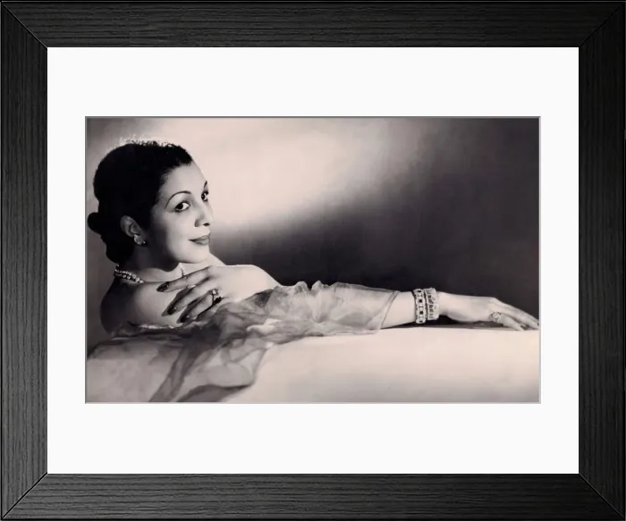 Framed Print : Evelyn Dove Framed Print : Evelyn Dove