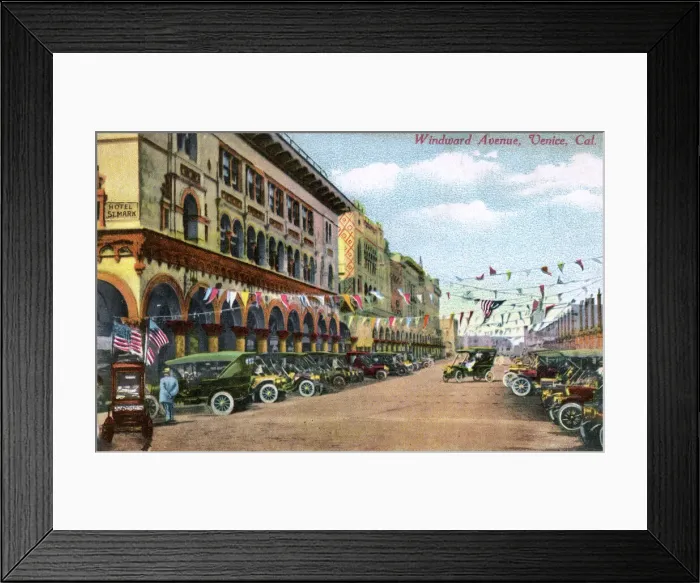 Framed Print : Windward Avenue, Venice, California, USA Framed Print : Windward Avenue, Venice, California, USA