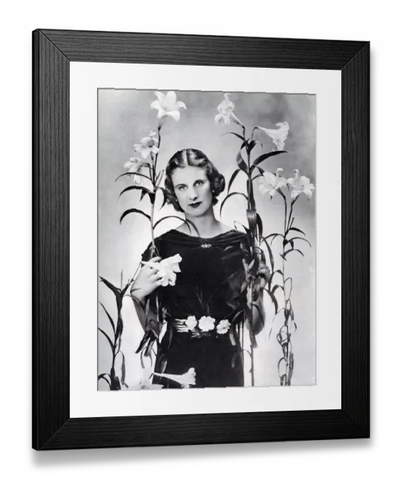 Framed Print : The Hon. Pamela Dillon by Madame Yevonde Framed Print : The Hon. Pamela Dillon by Madame Yevonde