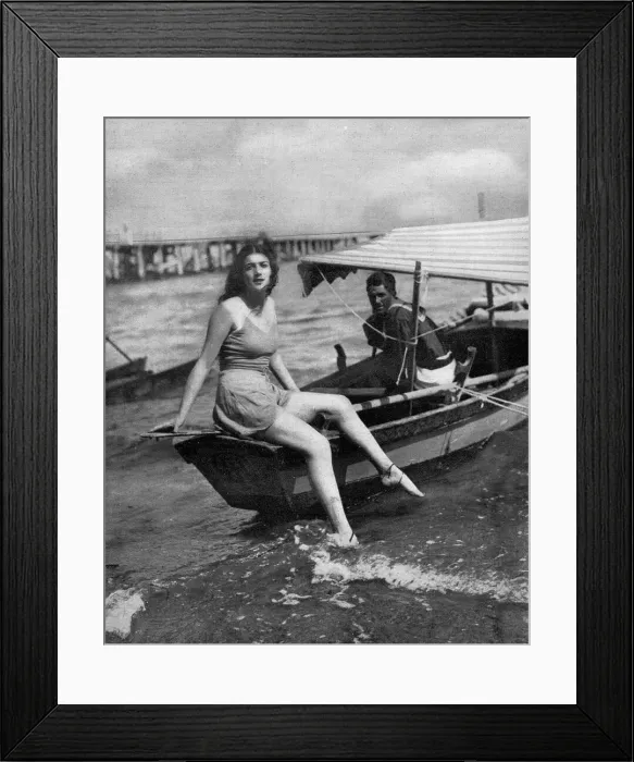 Framed Print : Countes Anna Andreoli at the Venice Lido Framed Print : Countes Anna Andreoli at the Venice Lido