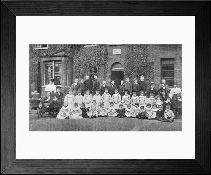 Framed Print : National Childrens Home, Bethnal Green - Cripples Parlour Framed Print : National Childrens Home, Bethnal Green - Cripples Parlour