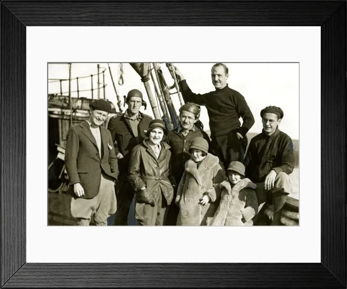 Framed Print : Mr and Mrs George Hutchinson and two daughters Framed Print : Mr and Mrs George Hutchinson and two daughters