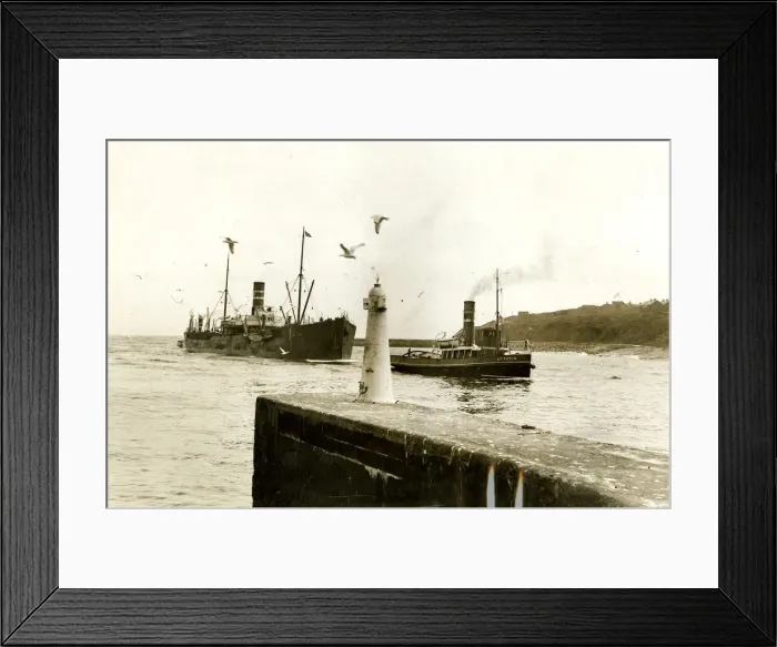 Framed Print : Finnish steamer Wiima limping into Aberdeen harbour Framed Print : Finnish steamer Wiima limping into Aberdeen harbour