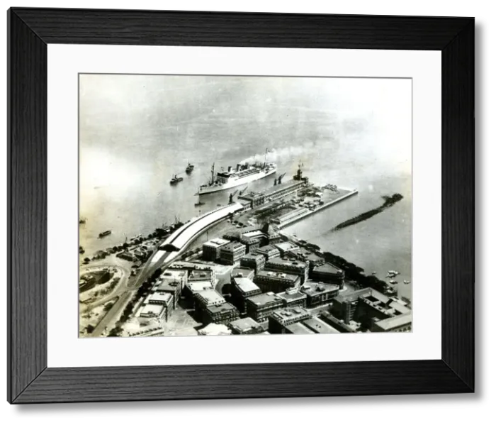 Framed Print : Ballards Pier, Bombay, with P&O liner Strathnaver Framed Print : Ballards Pier, Bombay, with P&O liner Strathnaver