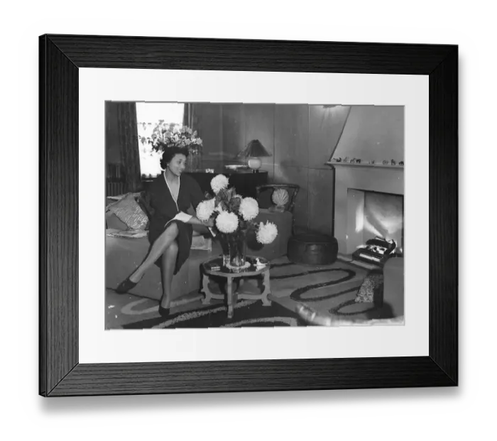 Framed Print : Elisabeth Welch at home in Cottage Walk, off Sloane Street Framed Print : Elisabeth Welch at home in Cottage Walk, off Sloane Street
