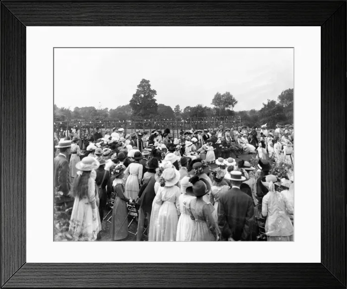 Framed Print : Fair or fete on Cheam Common, Cheam, Surrey Framed Print : Fair or fete on Cheam Common, Cheam, Surrey