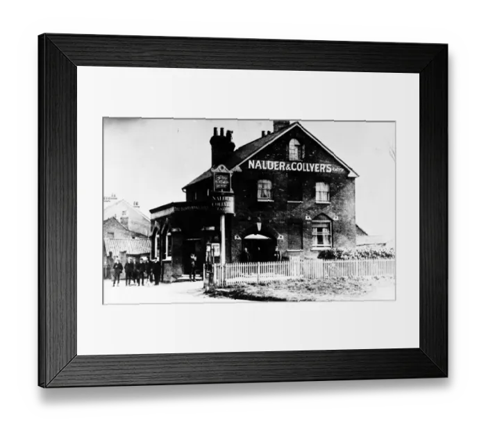 Framed Print : Huntsmans Hall Pub, Worcester Park, SW London (Surrey) Framed Print : Huntsmans Hall Pub, Worcester Park, SW London (Surrey)