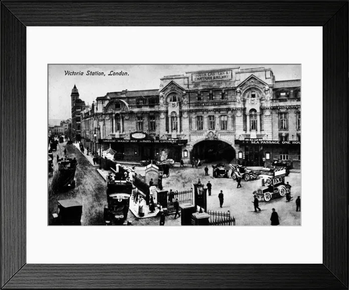 Framed Print : Entrance to Victoria Station, London Framed Print : Entrance to Victoria Station, London