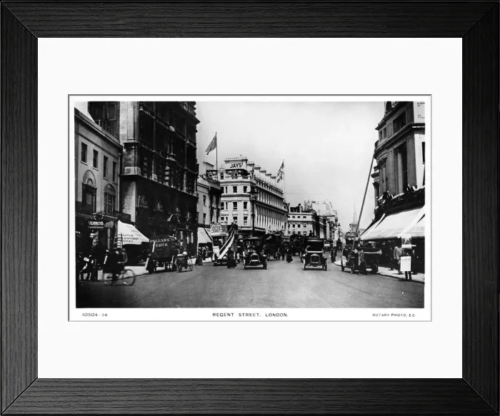 Framed Print : Busy scene in Regent Street, Central London Framed Print : Busy scene in Regent Street, Central London