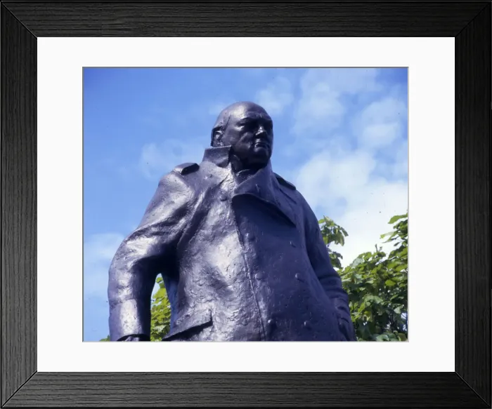 Framed Print : Statue of Winston Churchill - Parliament Square, London Framed Print : Statue of Winston Churchill - Parliament Square, London