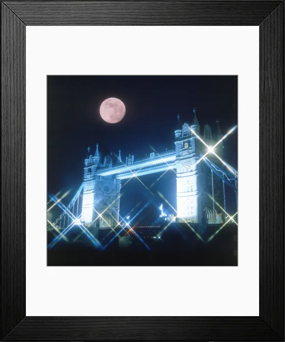 Framed Print : London - Date: circa 1990s Framed Print : London - Date: circa 1990s