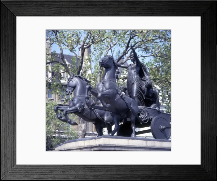 Framed Print : London - Date: circa 1990s Framed Print : London - Date: circa 1990s