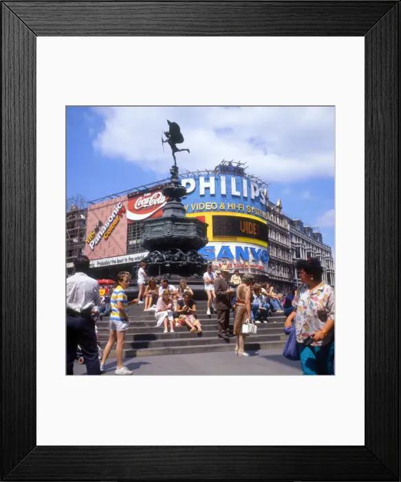 Framed Print : London - Date: circa 1990s Framed Print : London - Date: circa 1990s