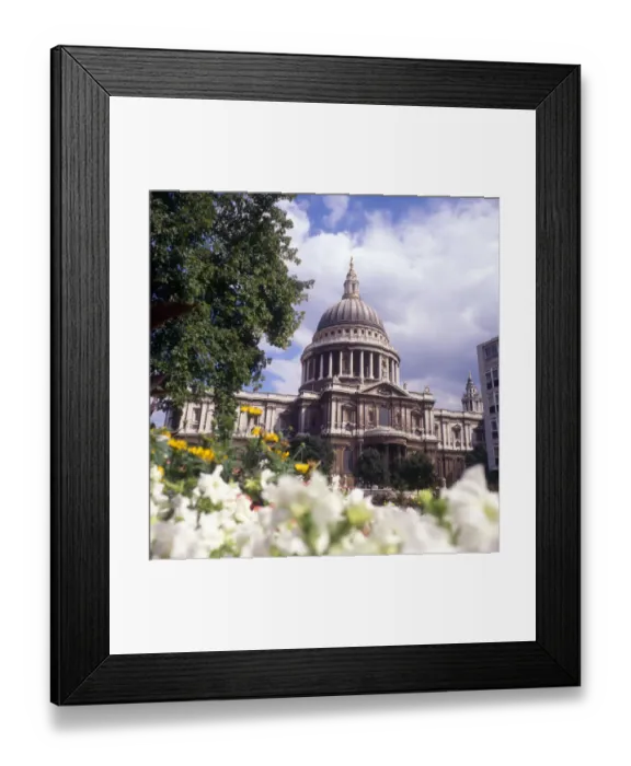 Framed Print : London - Date: circa 1990s Framed Print : London - Date: circa 1990s