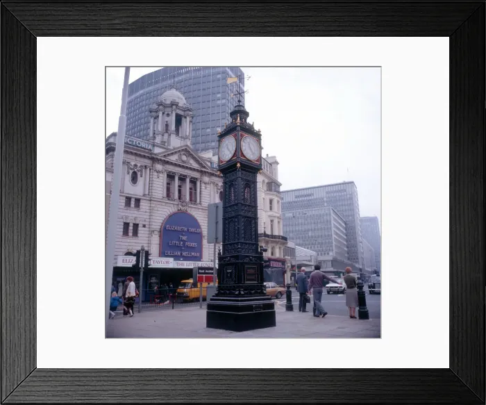 Framed Print : London - Date: circa 1990s Framed Print : London - Date: circa 1990s