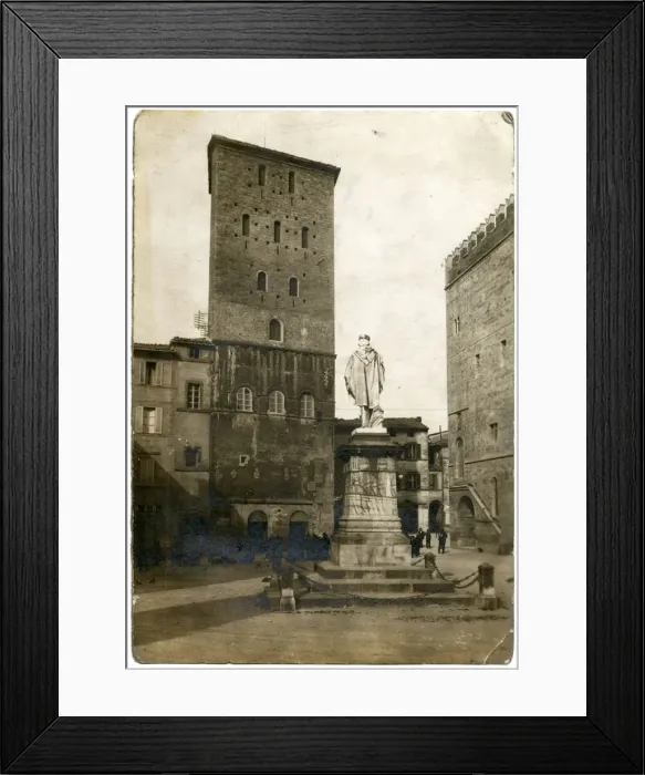 Framed Print : Garibaldi Square and Tower, Todi, Umbria, Italy Framed Print : Garibaldi Square and Tower, Todi, Umbria, Italy