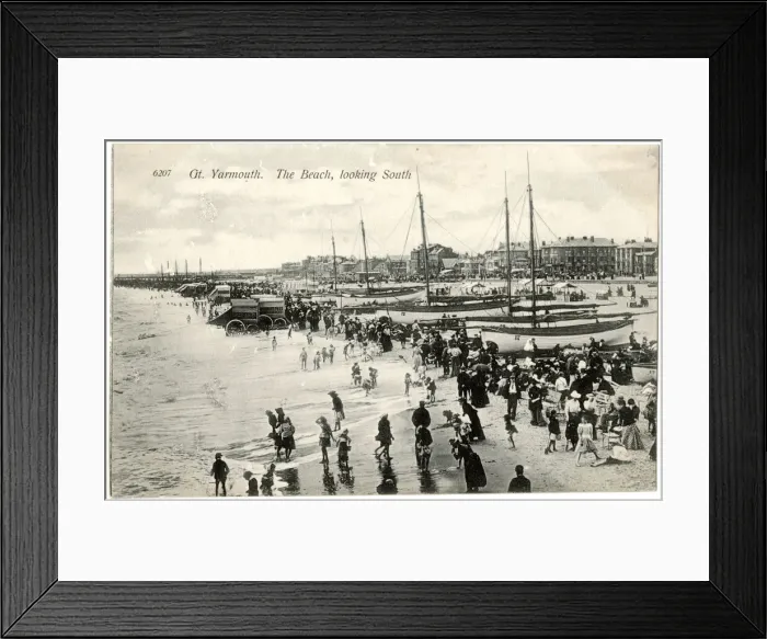 Framed Print : View of the beach at Great Yarmouth, Norfolk Framed Print : View of the beach at Great Yarmouth, Norfolk