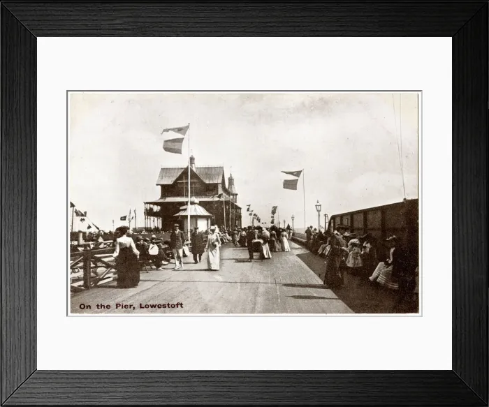 Framed Print : Holidaymakers on the pier, Lowestoft, Suffolk Framed Print : Holidaymakers on the pier, Lowestoft, Suffolk