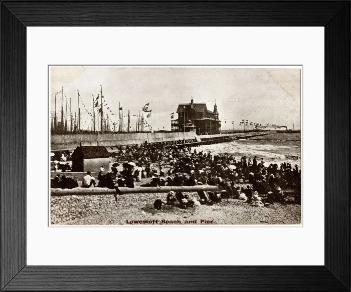 Framed Print : Holidaymakers on the beach, Lowestoft, Suffolk Framed Print : Holidaymakers on the beach, Lowestoft, Suffolk
