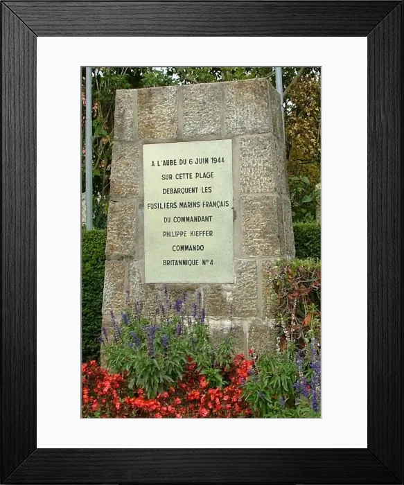 Framed Print : Commandant Kiefer & 4 Commando Memorial Framed Print : Commandant Kiefer & 4 Commando Memorial