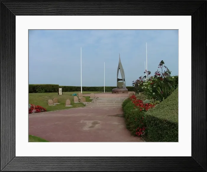 Framed Print : No4 Commando & Captaine Philippe Kieffer Memorials Framed Print : No4 Commando & Captaine Philippe Kieffer Memorials