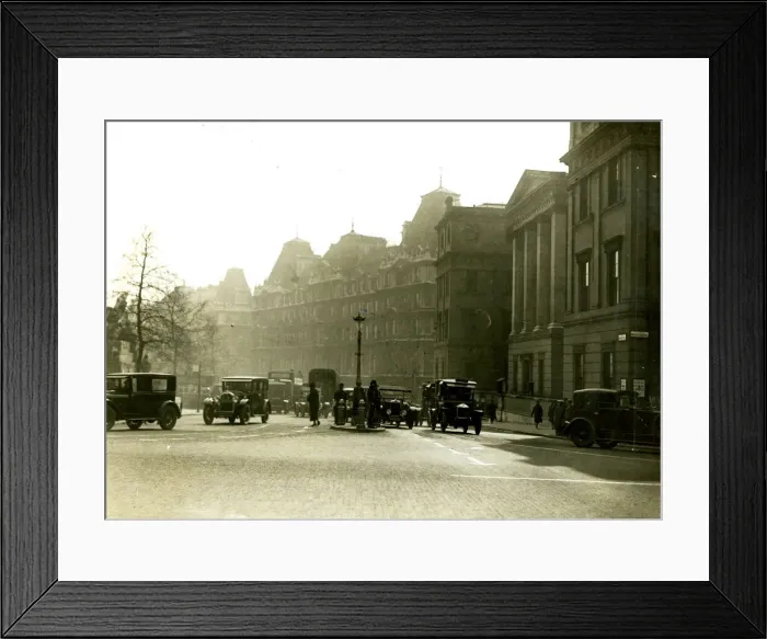 Framed Print : Traffic at Hyde Park Corner, London Framed Print : Traffic at Hyde Park Corner, London