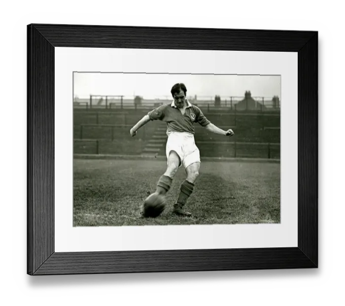 Framed Print : Jimmy Dickinson, Portsmouth FC and England footballer Framed Print : Jimmy Dickinson, Portsmouth FC and England footballer