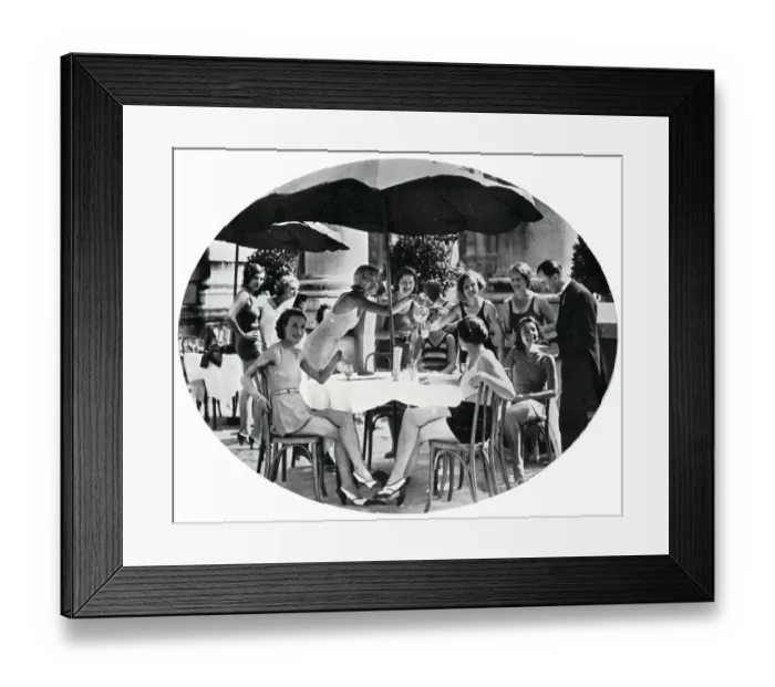 Framed Print : Bathers at the rooftop pool of the Piccadilly Hotel Framed Print : Bathers at the rooftop pool of the Piccadilly Hotel