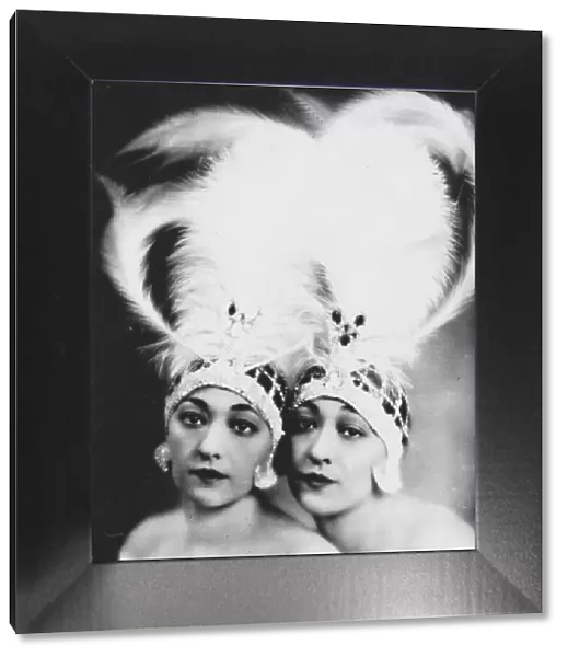The Dolly Sisters in Paris Sans Voile, Ambassadeurs Theatre