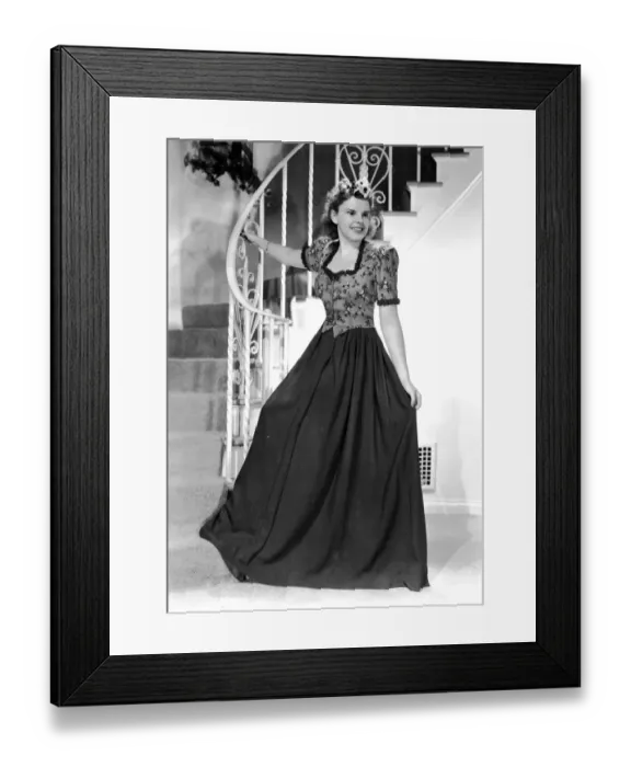Framed Print : Judy Garland wearing a Dolly Tree dress Framed Print : Judy Garland wearing a Dolly Tree dress