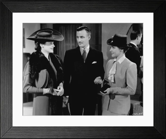 Framed Print : Frieda Inescourt (left) and Laraine Day (right) Framed Print : Frieda Inescourt (left) and Laraine Day (right)