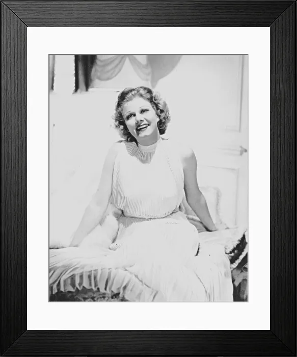 Framed Print : Jean Harlow in one of her white pleated gowns Framed Print : Jean Harlow in one of her white pleated gowns