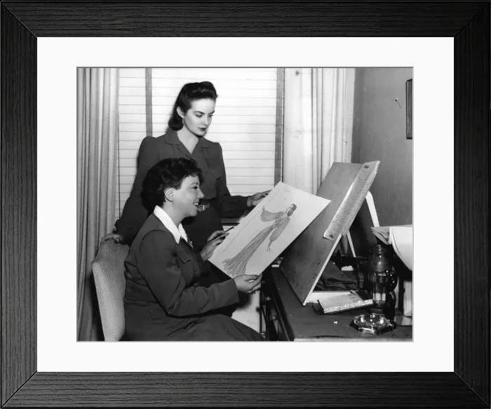 Framed Print : Dolly Tree and Ruth Cornell look at Trees sketches Framed Print : Dolly Tree and Ruth Cornell look at Trees sketches